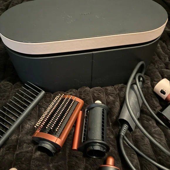 Dyson Hair Styling Set in Copper and Black Shop Dyson Styling gift set in Rosé | Dyson main image 3